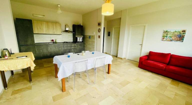 Apartment with yard & barbeque — photo 2