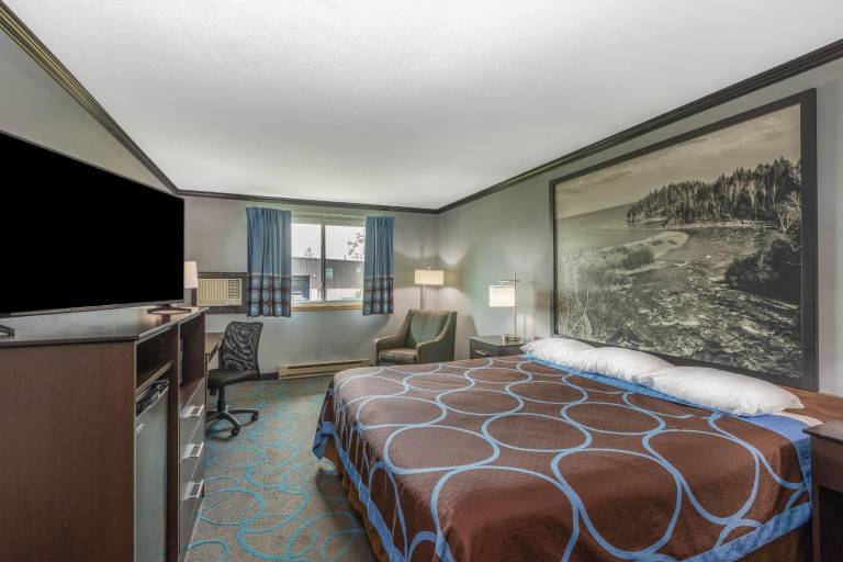 Super 8 By Wyndham Duluth in Duluth, MN