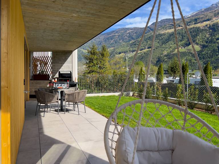 Adler Living Garden Apartment with Mountain View, Private Garden & Wi-Fi — photo 3