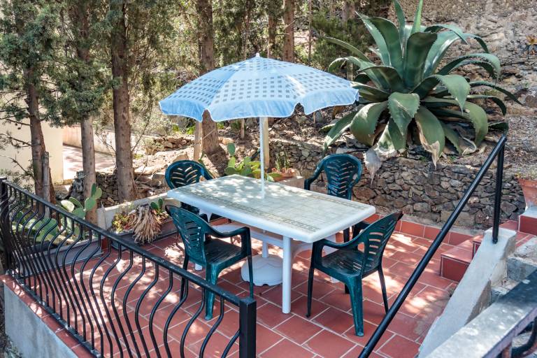 Rental apartment with patio | Mountain view — photo 4