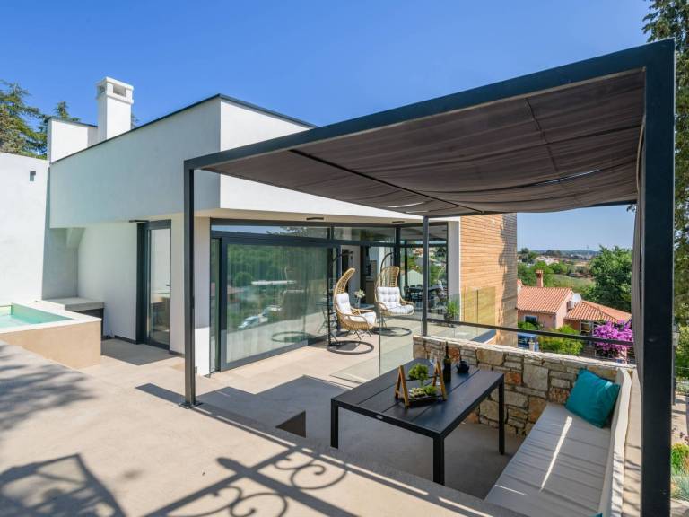 House with patio, garden & private pool — photo 3