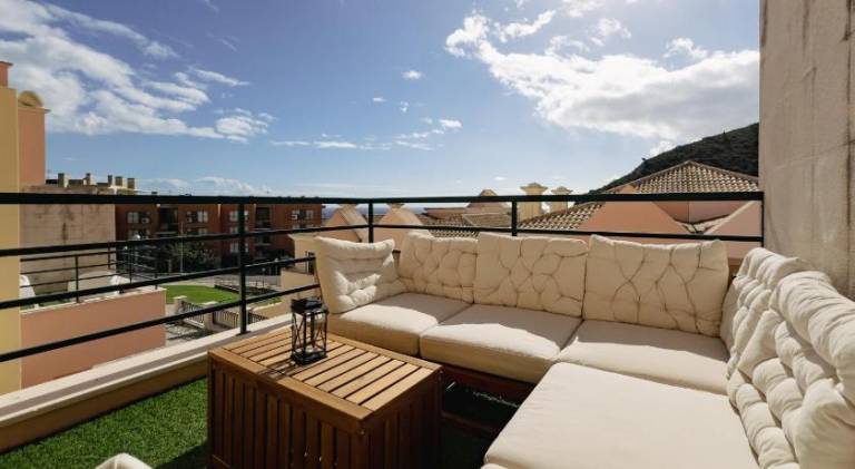 Premium Sea View Retreat with AC - 10 Min Beach in Setubal
