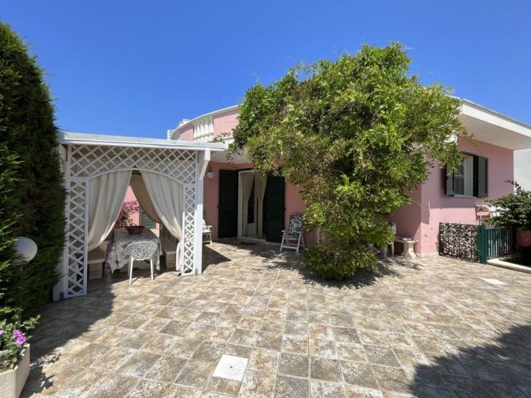 Family-oriented beautiful villa with garden | Next to the beach | Dogs allowed — photo 4