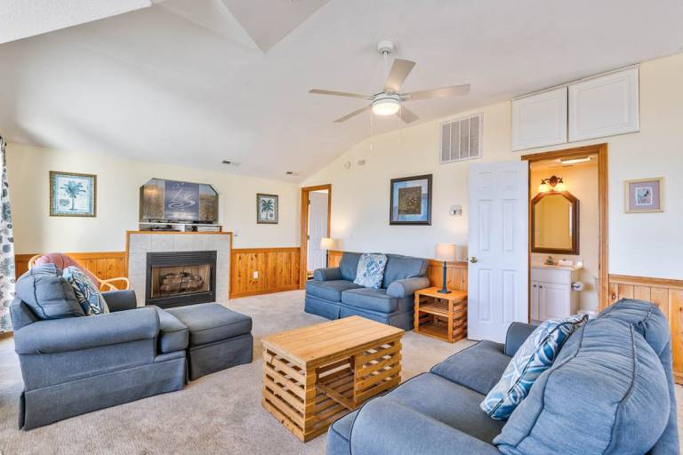 Sea Spray 80 ft from the beach Dog Friendly, Private Pool, Hot Tub Kitty Hawk — photo 5