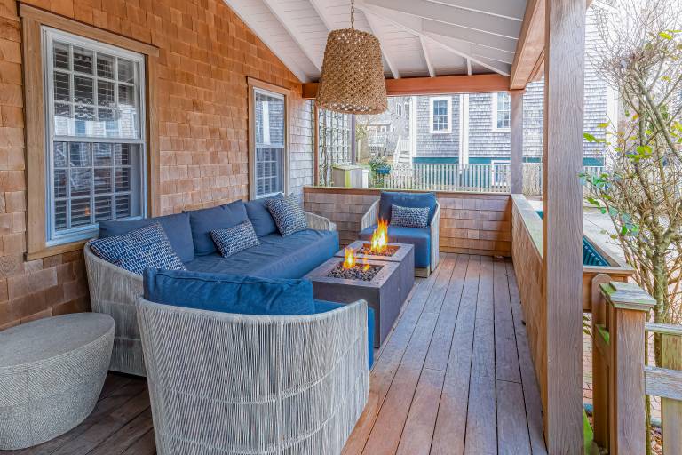 Close to Dtwn Nantucket! Group Getaway w/ Patio — photo 3