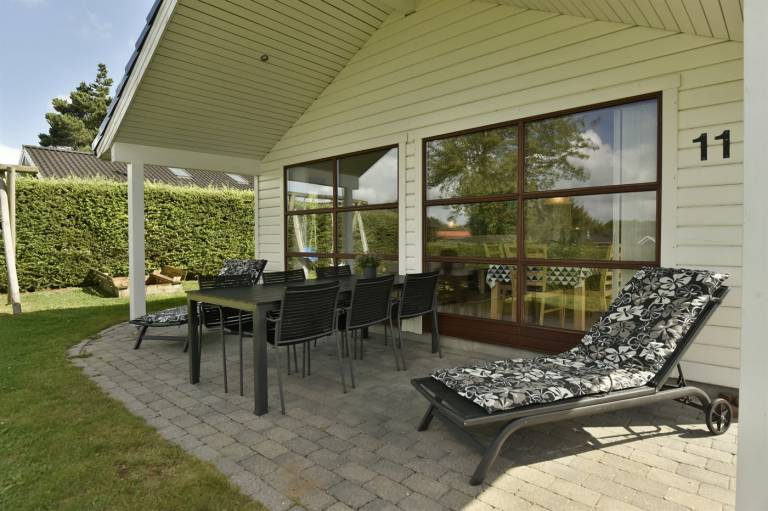 House with grill, garden & patio — photo 2