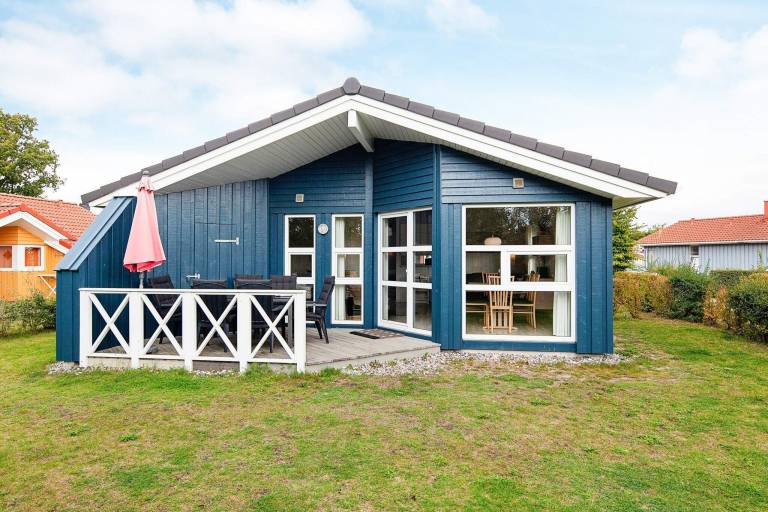 House with sauna, patio & garden | Beach nearby | Pets are welcome in Groemitz