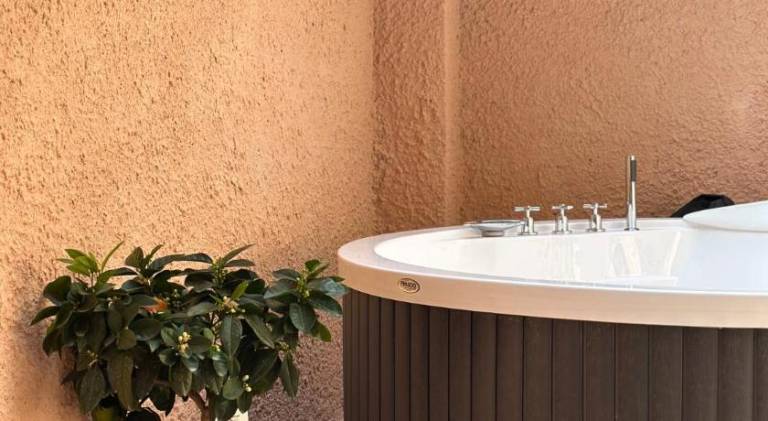 Holiday apartment with jacuzzi & pool | Near St. Peter's Basilica — photo 5