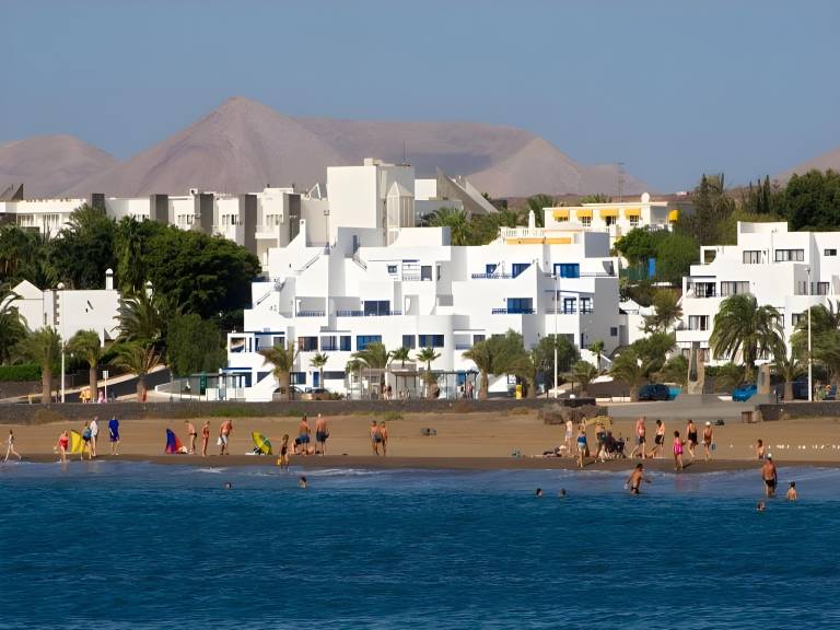 Serviced apartment with patio & pool | Close to the beach | Pets are welcome in Tías
