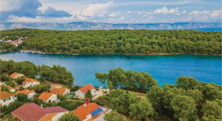 House with 2 rooms for 4 persons in Jelsa