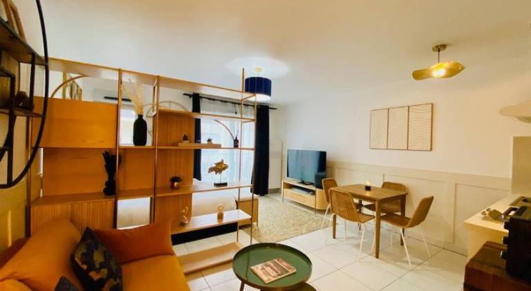 Apartment with patio | Pet-friendly — photo 2