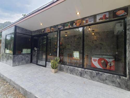 Lodge Khlong Sok