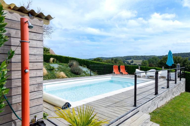 Family-oriented nice vacation home with barbecue, yard & pool | Perfect for remote work | Pets allowed — photo 2