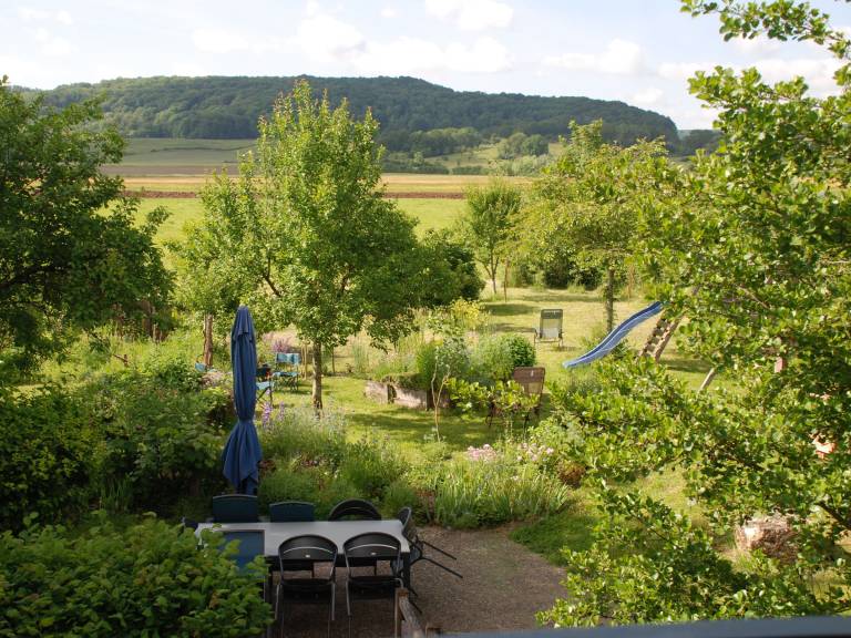 Cottage with garden & barbeque — photo 2