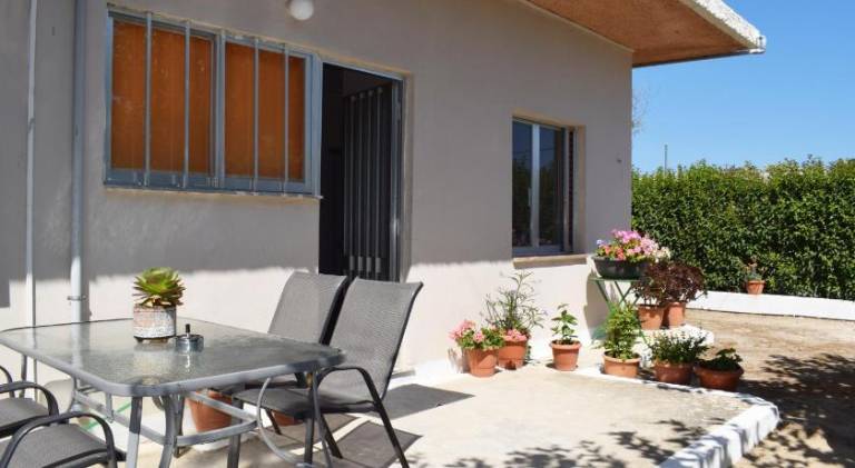 Vacation home with yard & patio in Kissamos