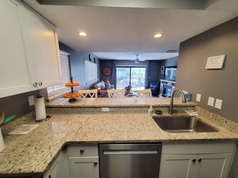 Condo with pool — photo 5