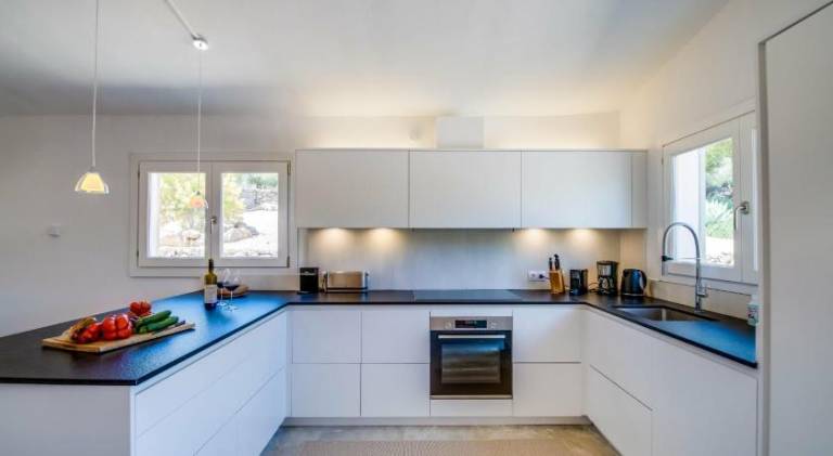 Spacious villa with pool | Pet-friendly — photo 5