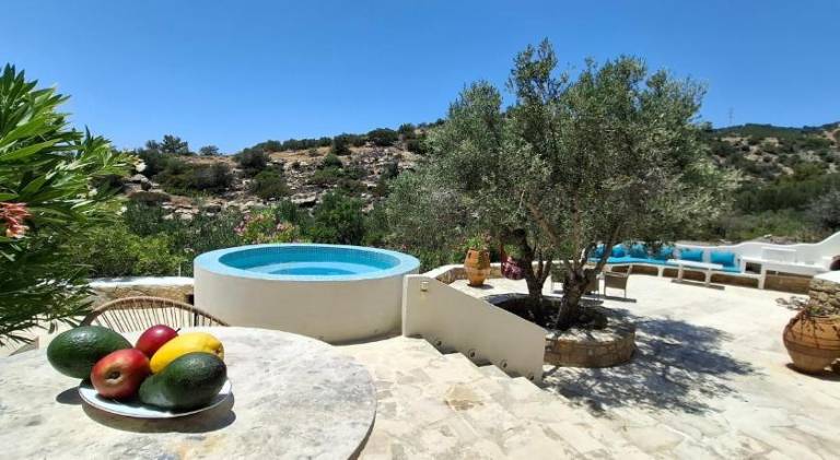 Apartment with private pool, garden & barbeque | Pets allowed — photo 3