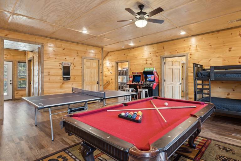 A Lodge at The Glades 12 BR Cabin Private Indoor Pool, Hot Tubs, Game Rooms, and Theater Room — photo 4
