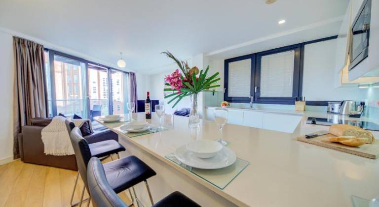 Pleasant apartment with patio | Close to Bristol Cathedral | Pets allowed — photo 2