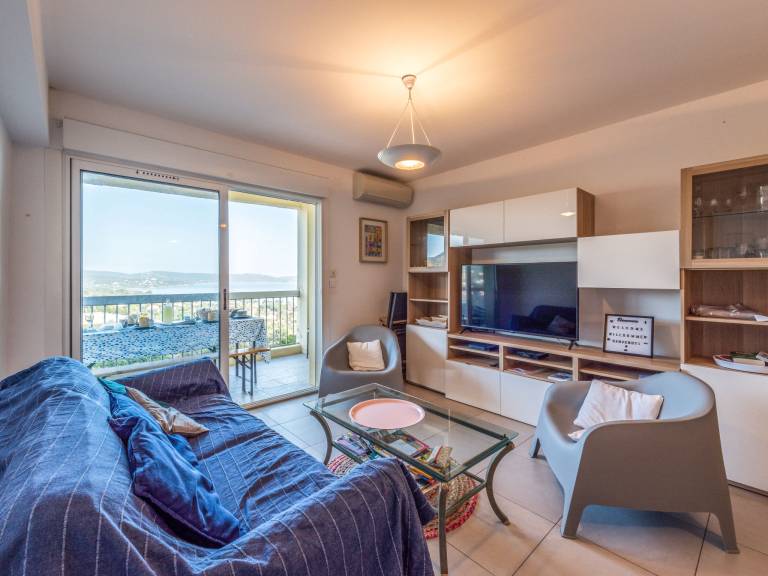 Holiday apartment with terrace, barbeque & garden | Sea view — photo 3