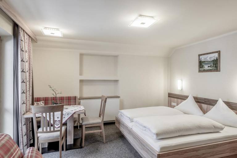 Family-friendly beautiful rental apartment with patio | Good for workation | Pets allowed in Laengenfeld