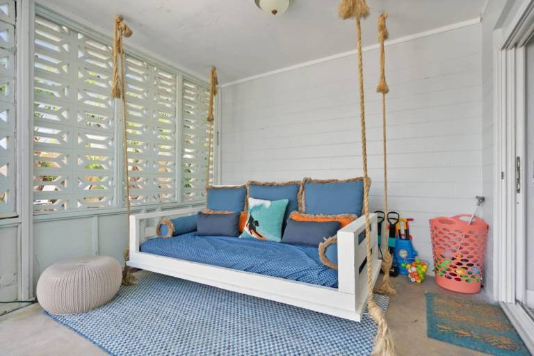 Children-friendly house with grill, private pool & yard | Close to the beach | Perfect for remote work | Pets allowed — photo 3