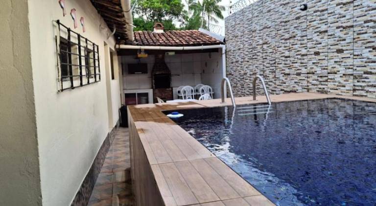 House with pool — photo 5