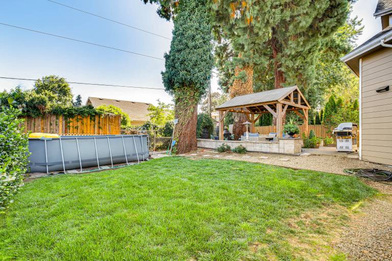 Hot Tub, Pavilion! Family Home Near UO & Autzen — photo 5