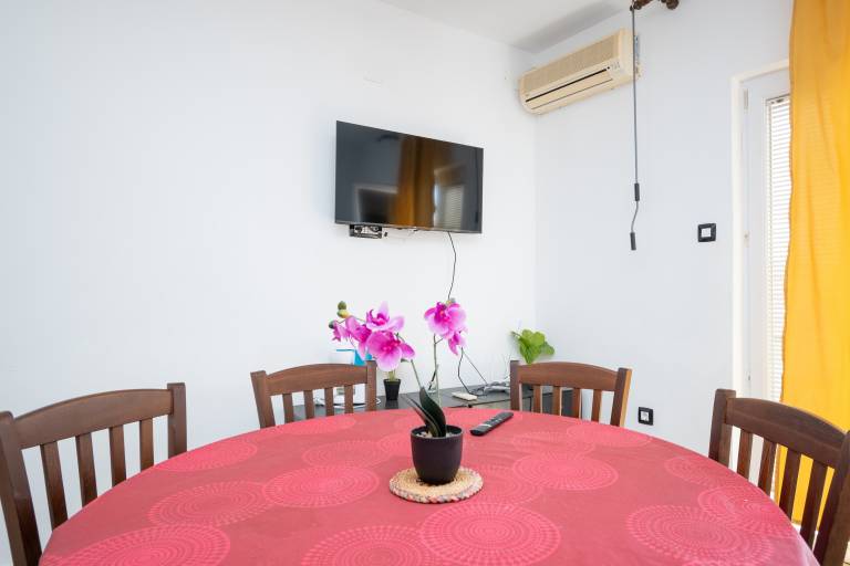 Two bedroom apartment with balcony and sea view Zubovići (Pag) (A-9365-c) — photo 5