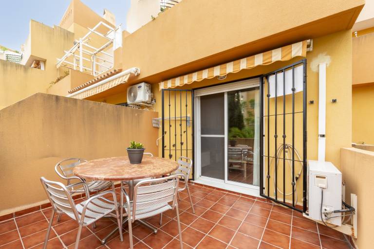 Rental apartment with pool, patio & yard | Garden view — photo 2