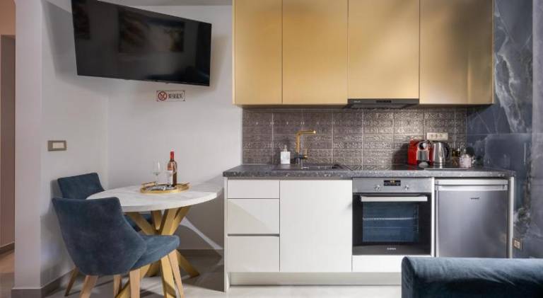Beautiful serviced apartment with hot tub & patio | Pets are welcome — photo 5