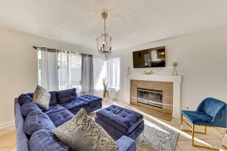 Lake Elsinore Home w/ Pool - 44 Mi to Disneyland! — photo 3