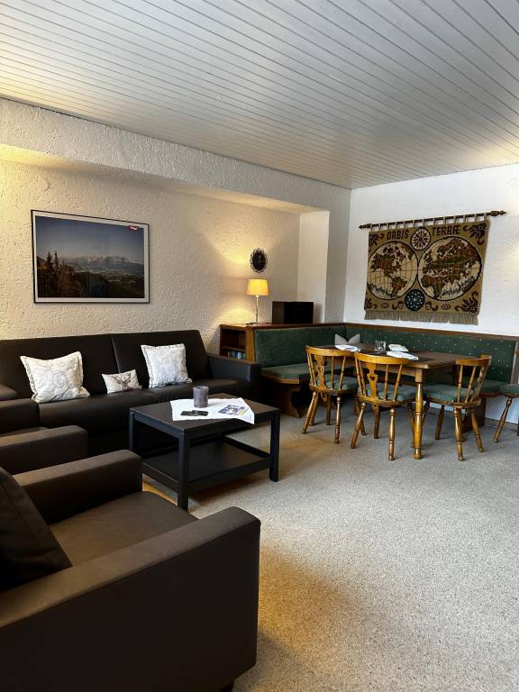 Rental apartment with terrace, pool & garden in See