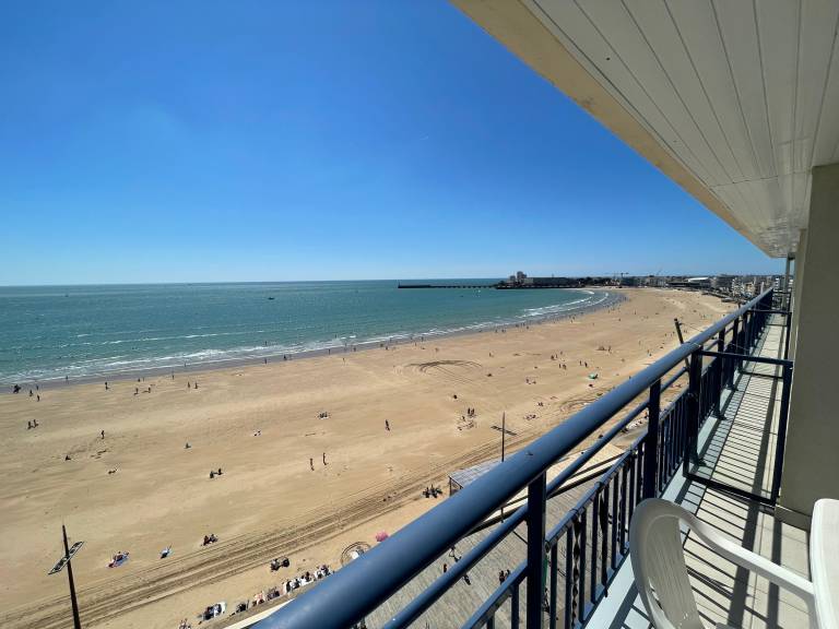 Oceanfront T3 Apartment: Balcony, Sea Views, Central Beach Location, les Sables d'Olonne — photo 2
