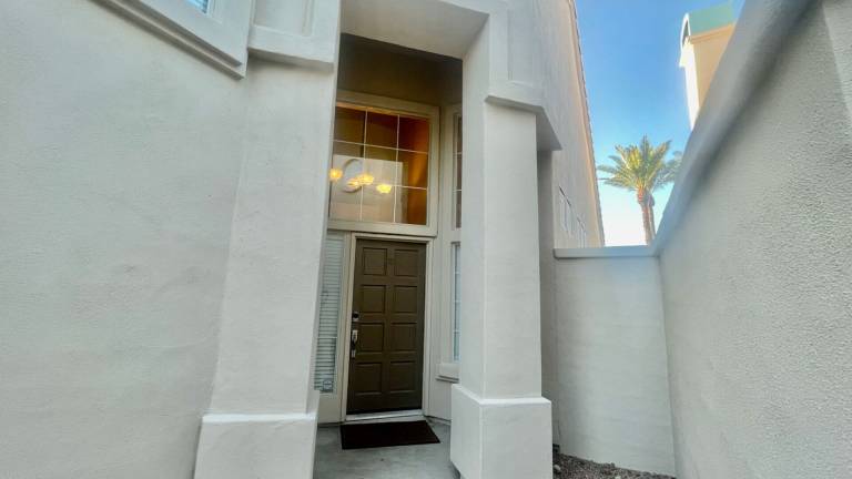 Vacation home with private pool — photo 5