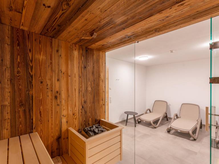Chalet with patio & sauna — photo 2