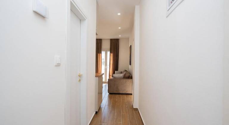 Lovely rental apartment with terrace | Next to Church of Agios Demetrios | Good for workation | Pets are welcome — photo 2