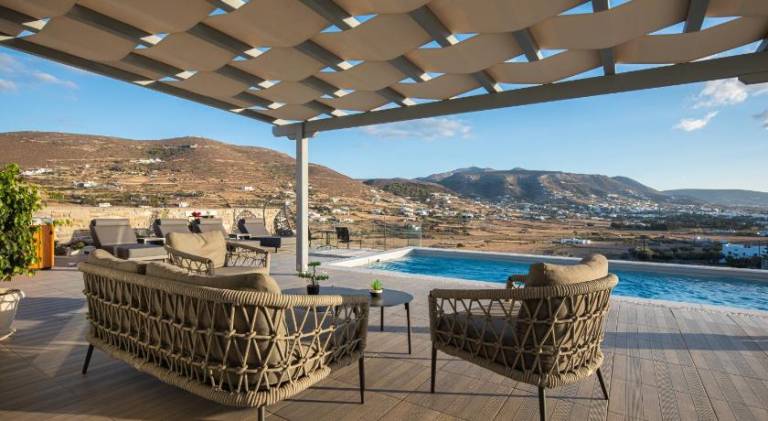 Villa with jacuzzi & pool — photo 4