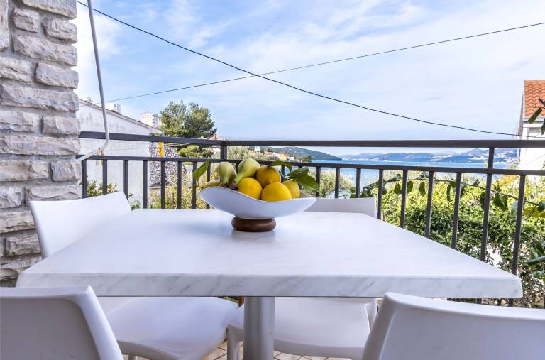 Pleasant house with terrace, yard & BBQ | Mountain view | Beach nearby | Pets are welcome in Okrug