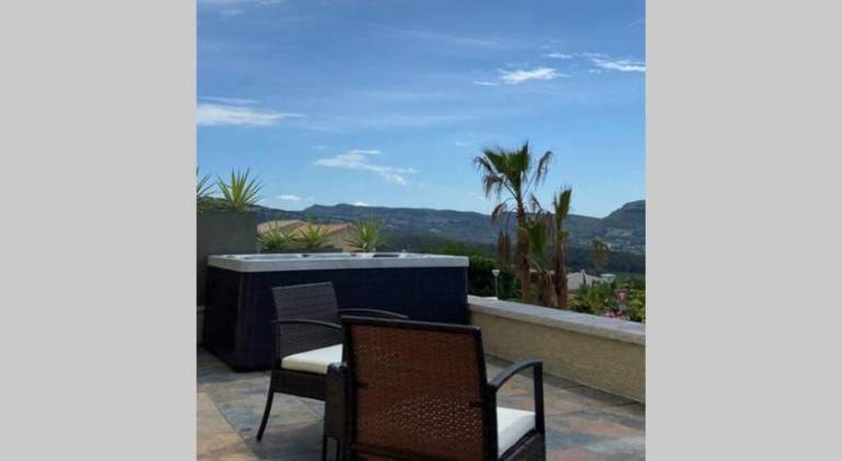 Rental apartment with jacuzzi — photo 4