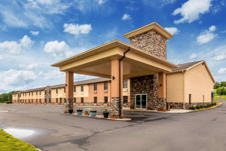 Quality Inn Newton at I-80 in Newton, IA