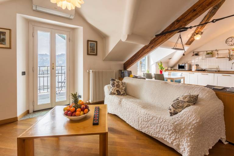 Big holiday apartment with terrace & fast internet | Near Como Cathedral | City view | Pets allowed — photo 3