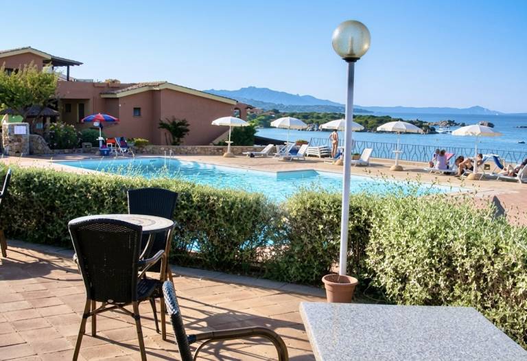 Holiday apartment with pool & patio | Water view — photo 4