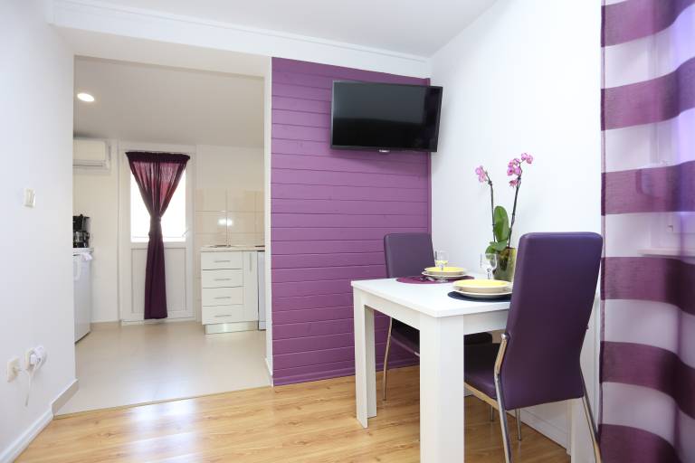 Fully equipped lovely rental apartment with BBQ, yard & terrace | Pets allowed — photo 3
