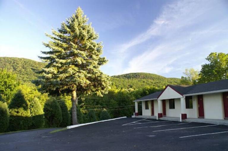 Motel  Vernon Township