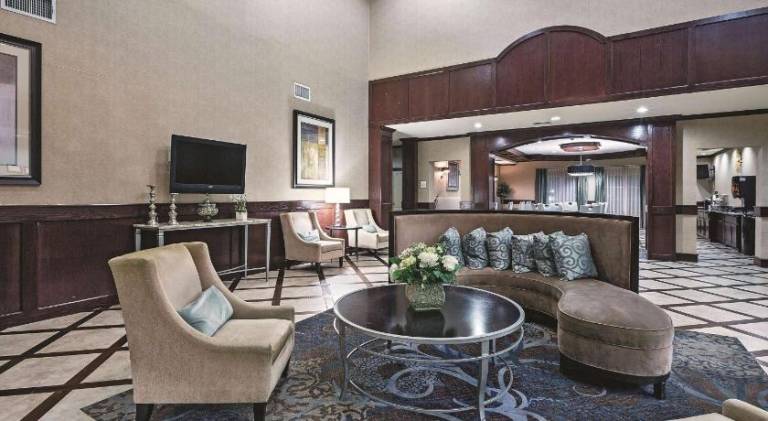 La Quinta Inn & Suites by Wyndham DFW Airport West - Euless — photo 3
