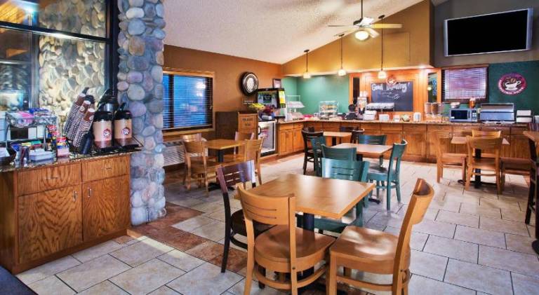 AmericInn by Wyndham Lincoln North — photo 4