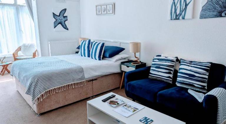 Apartment with yard | Next to the beach | Pets allowed in Torquay