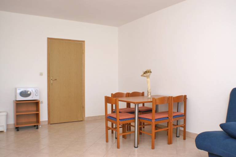 One bedroom apartment near beach Kustići, Pag (A-4087-e) — photo 3